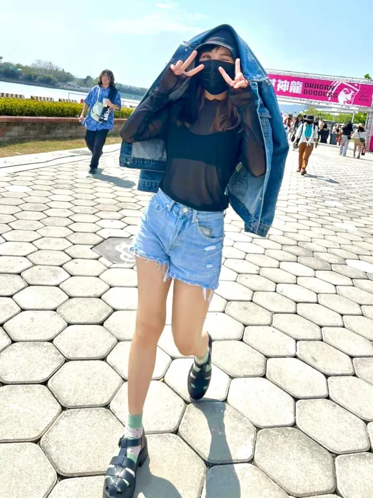 黃捷穿透視裝參加大港開唱。取自黃捷臉書