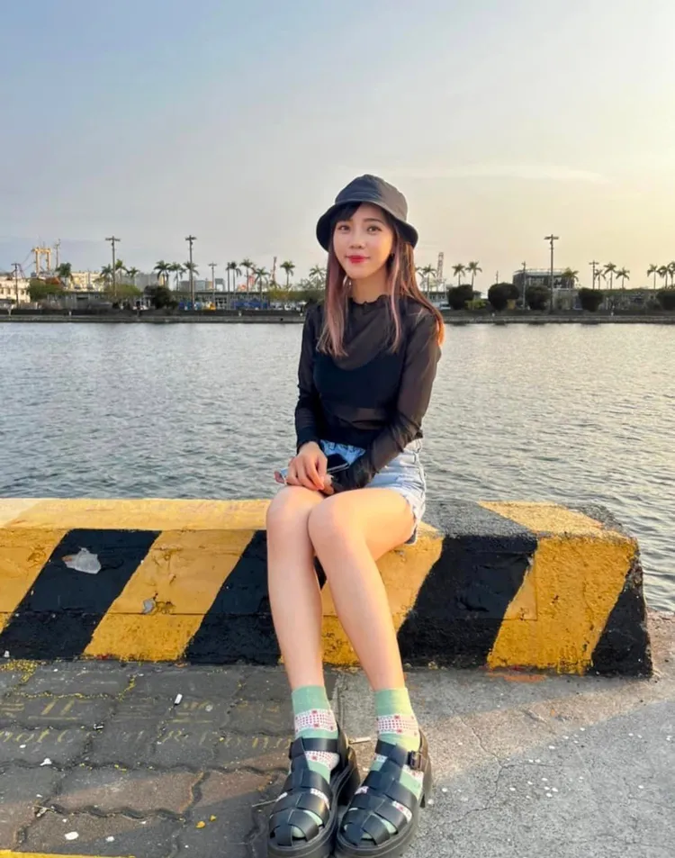 黃捷穿透視裝參加大港開唱。取自黃捷臉書