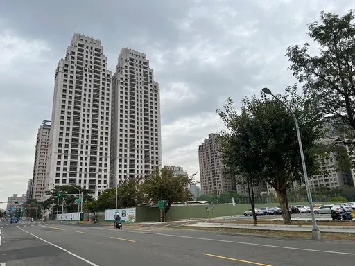 獨家|周子瑜高雄豪宅家曝光 「雄崗信義美術館」30樓180坪單坪買63.2萬元