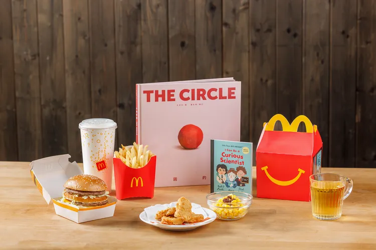 4/4購買任一超值全餐及Happy Meal麥麥盒四件組，即可獲得繪本《不圓的圓》一本。業者提供