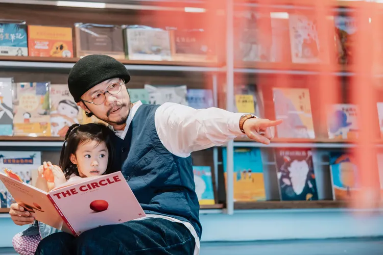 台灣麥當勞今年以台灣第一位「三金」設計師方序中首次的繪本創作—《不圓的圓》為年度選書。業者提供