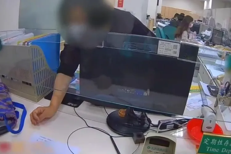 婦人誤信詐騙集團話術。翻攝畫面