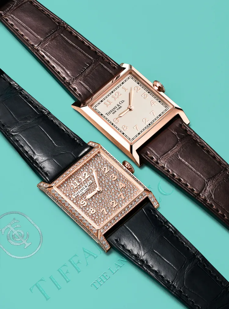 設計別具巧思的Tiffany Union Square系列腕錶，推出慶祝The Landmark旗艦店開幕的獨家限量黑色鑲鑽款與褐色款式。品牌提供