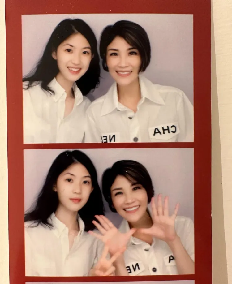 蔣雅淇（右）和女兒關愛間的關係既是母女又像閨蜜。翻攝vivian.yachi.chiang IG