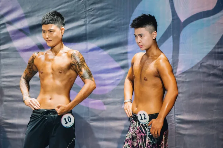 參加美力彩虹健美健體賽，Eric（左）與Kay展現自己自信的一面。讀者提供