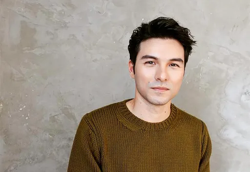 鳳小岳35歲當歌壇老新人 靠這招請動大咖天王跨刀