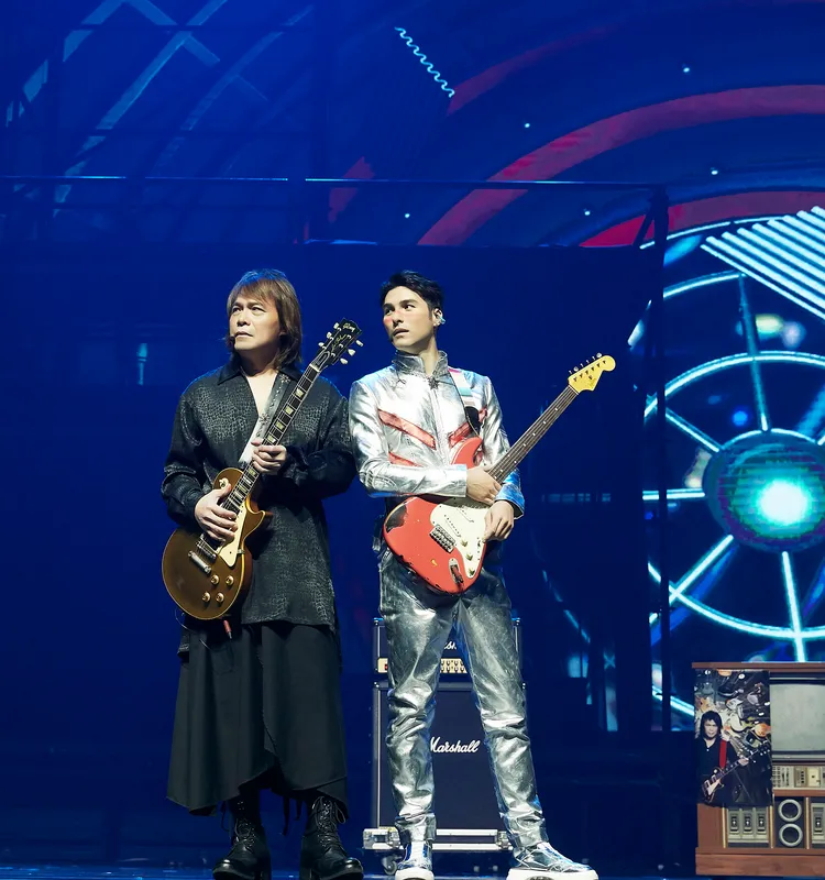 伍佰（左）與鳳小岳合作音樂劇結緣。太空彈劇團提供