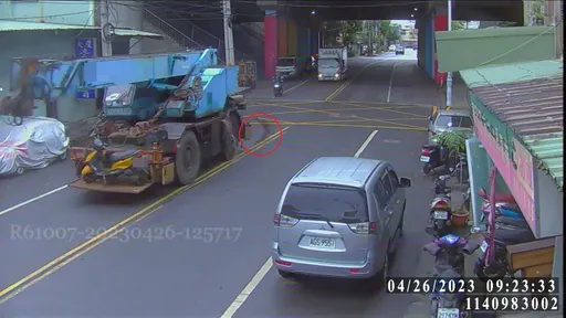 吊車沿路漏油害7騎士慘摔　逮釀禍司機！最高開罰2萬7千元