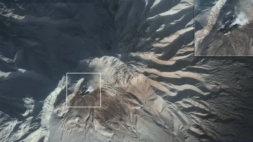 有片!俄羅斯遠東火山噴發 灰雲噴10公里高威脅飛安