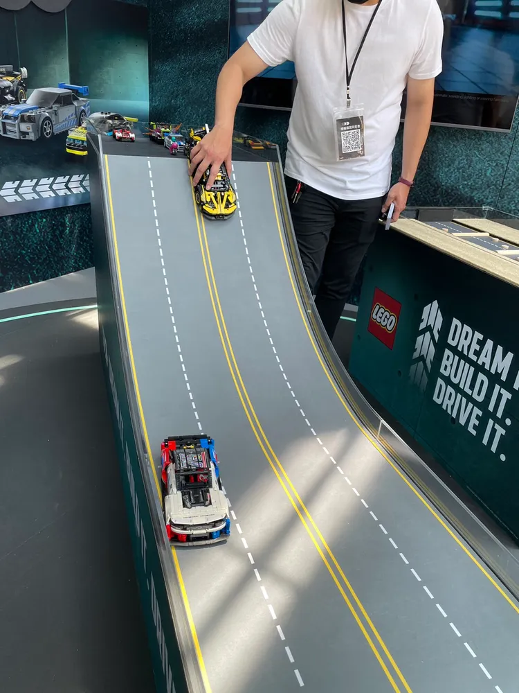 第二關是「競速下坡道」體驗競速快感。曾仲葳攝