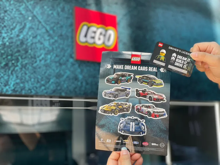 闖關完成後即可成為「樂高車手」，獲得樂高駕照及熱門樂高車款貼紙。曾仲葳攝