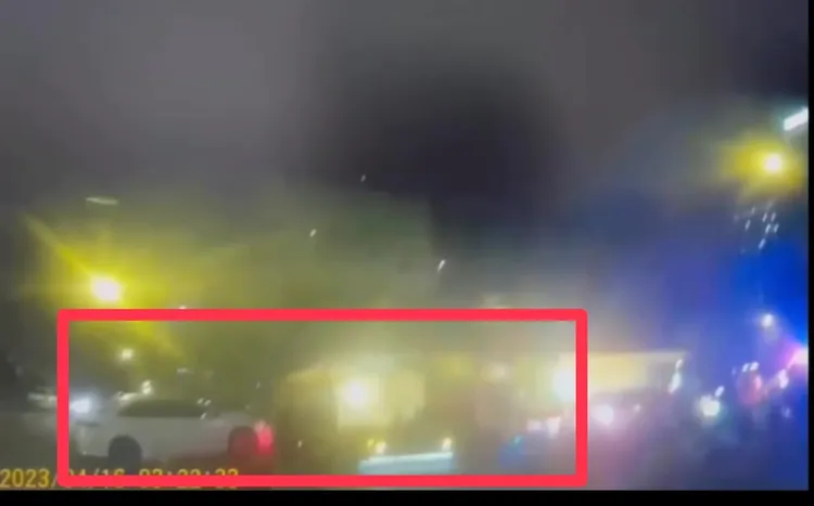 拖吊車將車輛移置。翻攝畫面