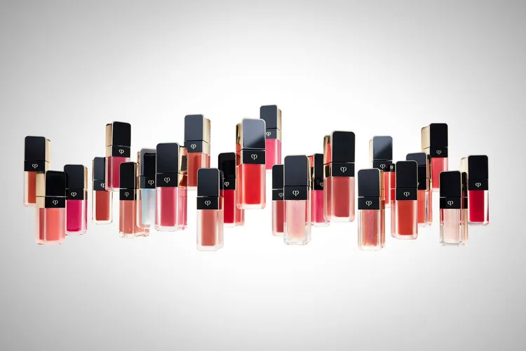 肌膚之鑰奢潤唇菁萃共有24色選，可細分為釉光、霧絨、光燦等3種妝感，各1500元。品牌提供