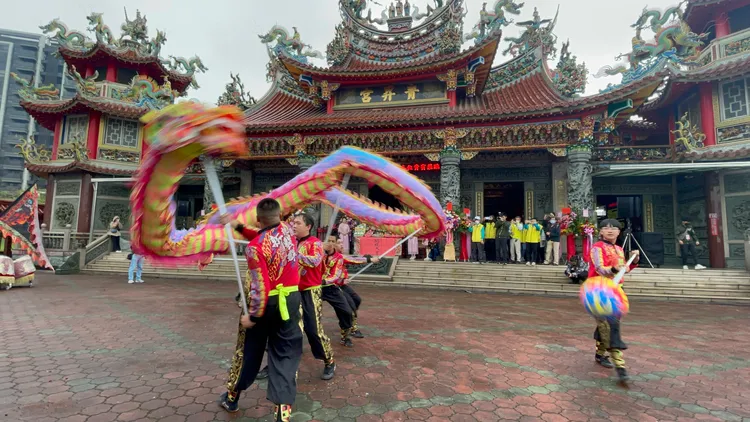 龍陣迎賓。張沛森攝