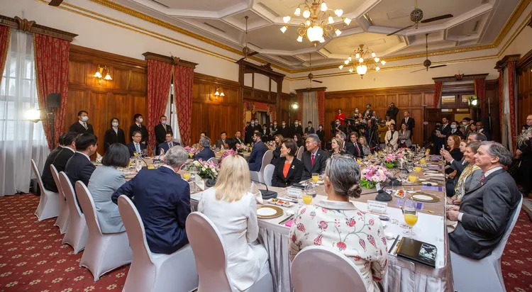 蔡英文設宴接待訪團。府提供