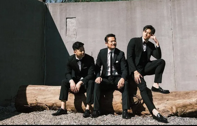 徐新洋(右起)跟徐乃麟都很開心家中出了耶魯博士。翻攝徐新洋IG