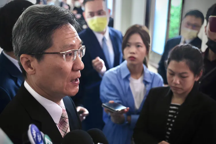 張自信今出席外交及國防委員會，會前接受媒體聯訪。林林攝