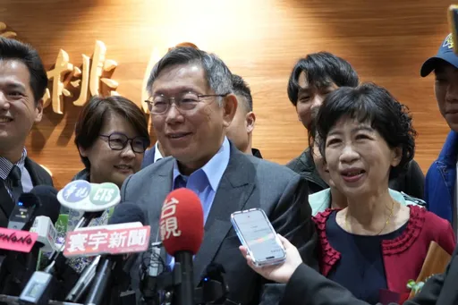 柯文哲返台！民眾接機高喊「總統好」　批郭台銘這件事「講的不對」