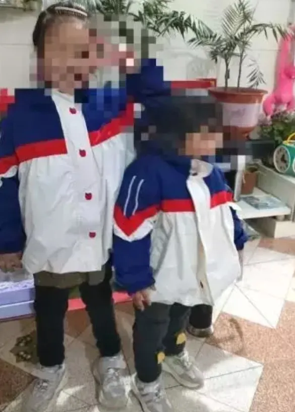 女工劉超男與先生留在家鄉的小孩。翻攝微博/瀟湘晨報