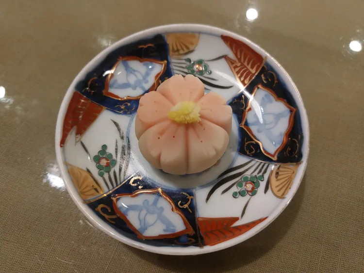 和菓子甜而不膩，走的是素雅路線！凃建豐攝