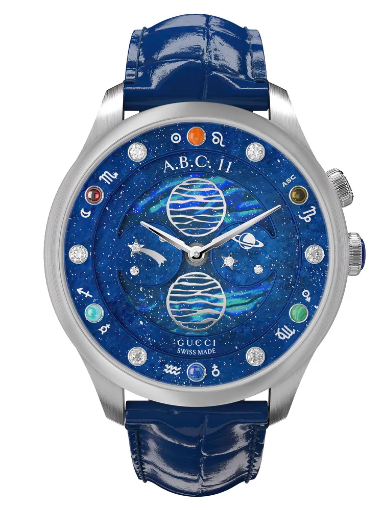 G-Timeless Moonlight 18K白金雙月相腕錶客製化寶石鑲嵌藍色面盤款，370萬元。品牌提供