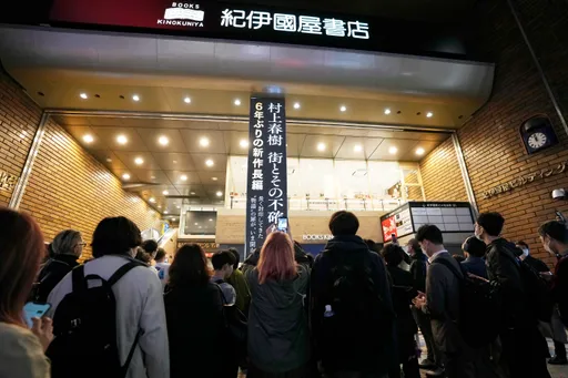 睽違6年!村上春樹長篇小說今開賣 書迷漏夜排隊搶買