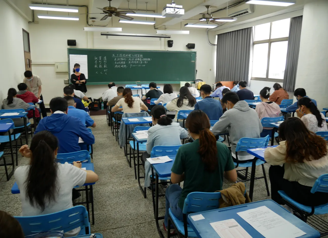 台中捷運公司辦理新進人員甄試,試場秩序良好。市府提供