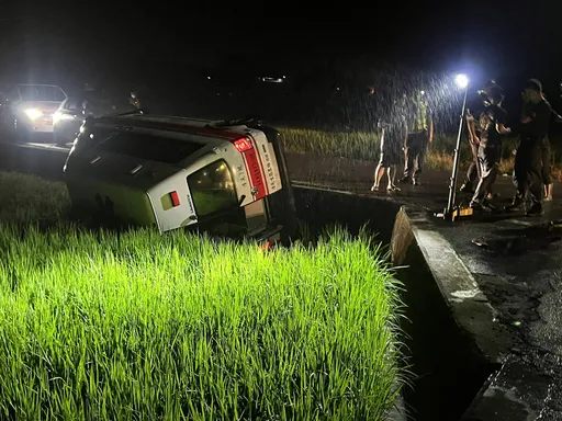 關山救護車失控「翻落田間」　車上癌末患者送醫不治