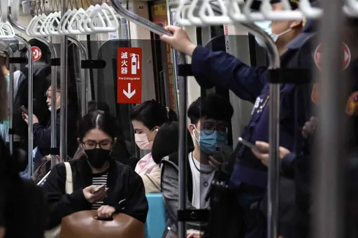 口罩解禁首日仍戴好戴滿 精神醫揭:和「容貌焦慮症」有關