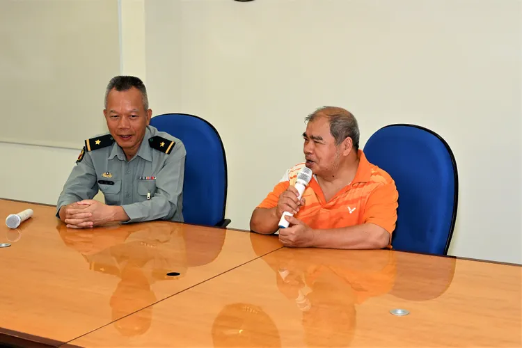 謝先生與國軍高雄總醫院院長謝宗保。讀者提供