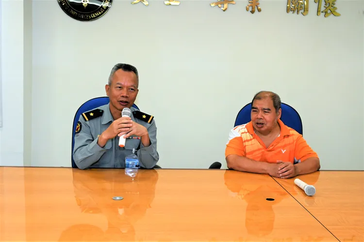 謝先生與國軍高雄總醫院院長謝宗保。讀者提供