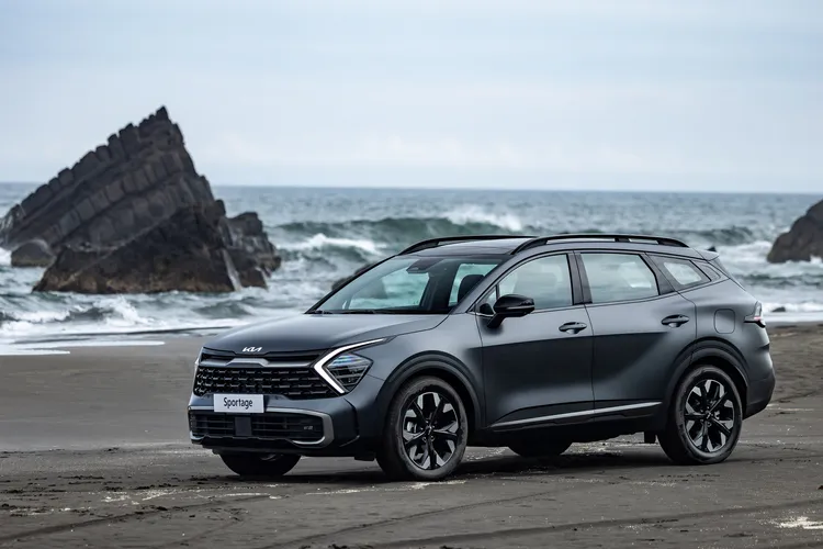 本月購買Kia進口休旅車Sportage(圖)、Sorento及Carnival，可享各車型專屬禮遇配件組，最高價值超過市值4萬元。原廠照片