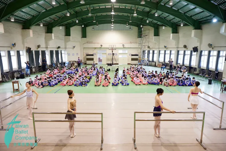 台灣芭蕾舞團4月12日起在高雄6所國小演出。舞團提供