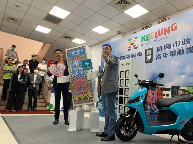 基隆市長謝國樑宣布電動車專案。葉先鵬攝