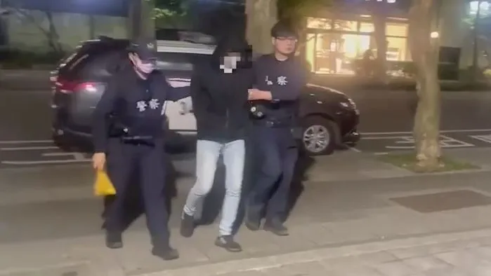 警方將許男帶回警局。林口警分局提供
