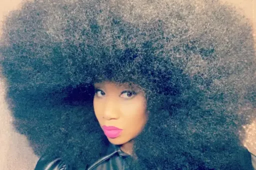 整張照片都頭髮！　她花24年長出全球最大顆爆炸頭