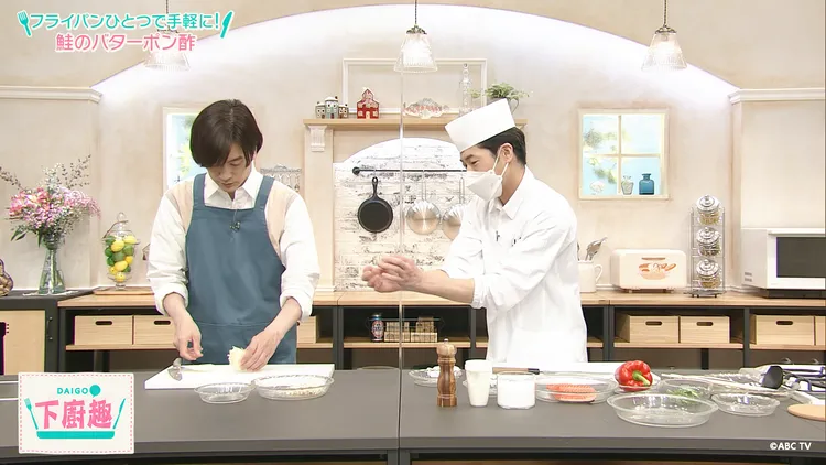 DAIGO節目中被老師點名切馬鈴薯，模樣逗趣。國興衛視提供