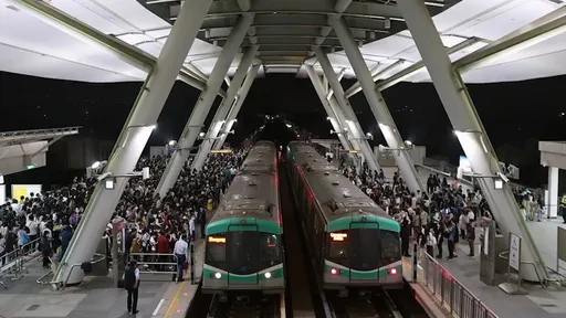 五月天阿妹大港開唱高雄拚場　20萬人潮1小時完運創紀錄