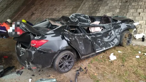 嘉義台82線死亡車禍!駕駛重傷、20歲女慘死 車衝破護欄翻滾如廢鐵