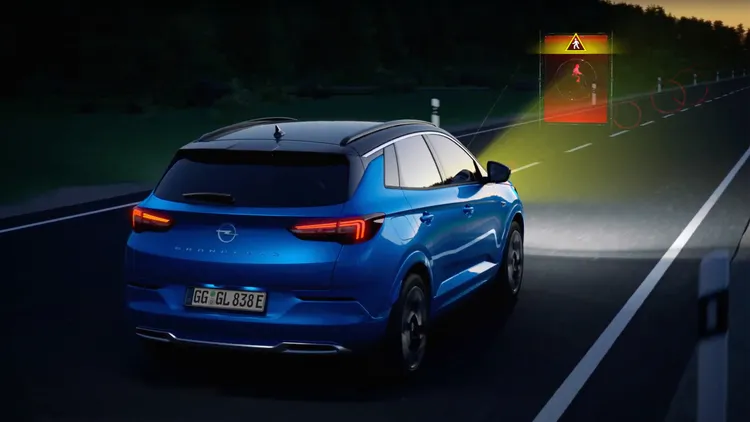 Opel Grandland全車系均搭載Opel Driver Assistance Systems智慧安全駕駛輔助系統。原廠照片