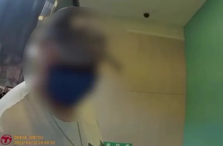 警方發現王男可疑於是上前盤查。翻攝畫面
