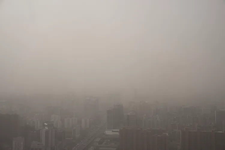 北京市11日籠罩在沙塵暴天氣下。美聯社