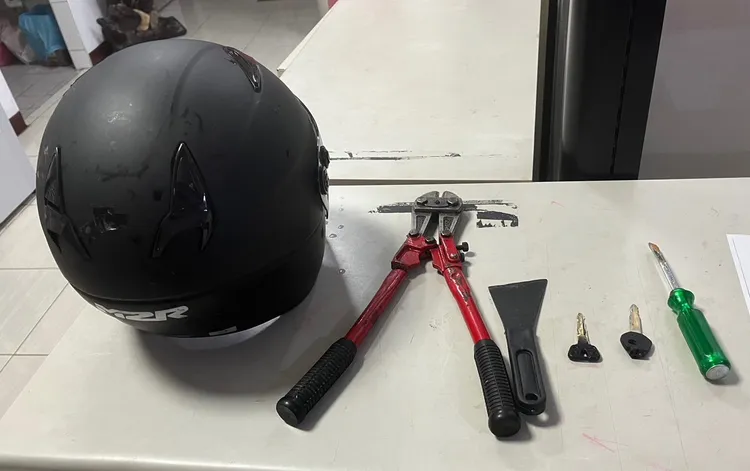 何男犯案用的破壞剪。板橋警分局提供