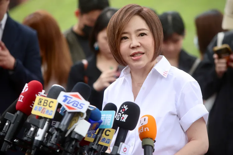 被問到參選主打議題，于美人稱她將開始跑基層，蒐集2個月後會精準回答。林林攝