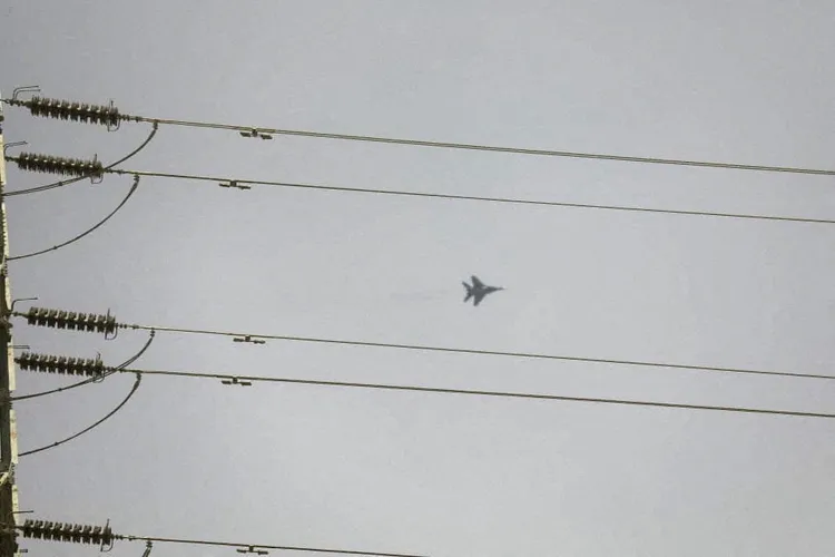 戰機掠過喀土穆上空。路透社