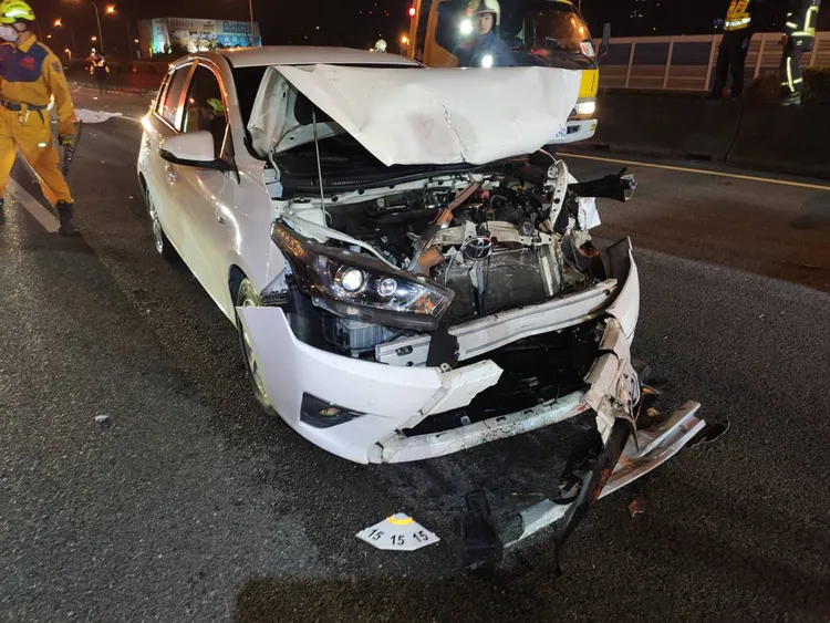 事故車輛受損嚴重。民眾提供