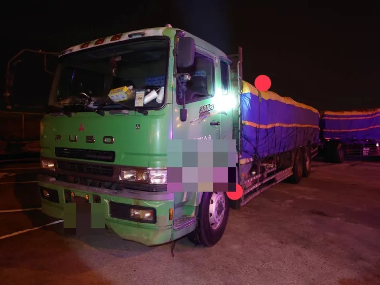 被追撞的聯結車。民眾提供