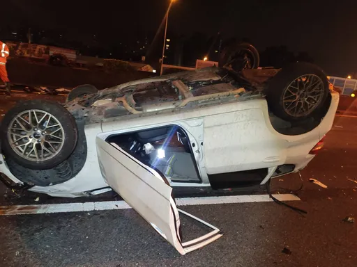 國1台中段7車連環撞　21歲情侶疑未繫安全帶！拋出車外雙雙慘死