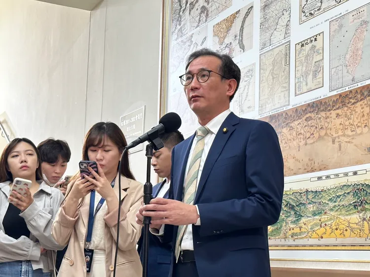 民進黨立法院黨團幹事長鄭運鵬。潘袁詩羽攝