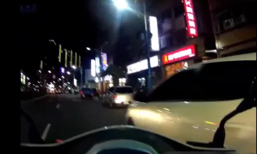不禮讓行人這下糗了!惡男拒檢闖紅燈逃逸 遭逮車上藏毒曝光